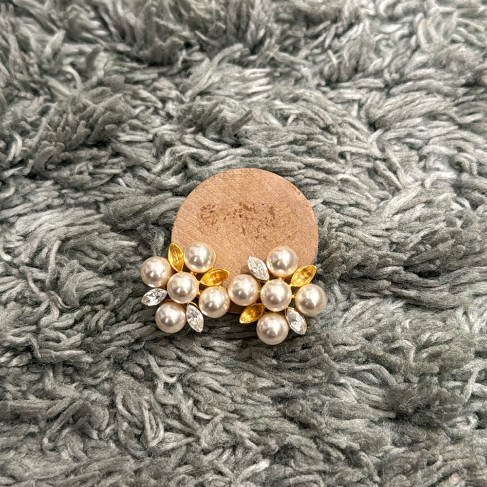 Elegant pearl earrings